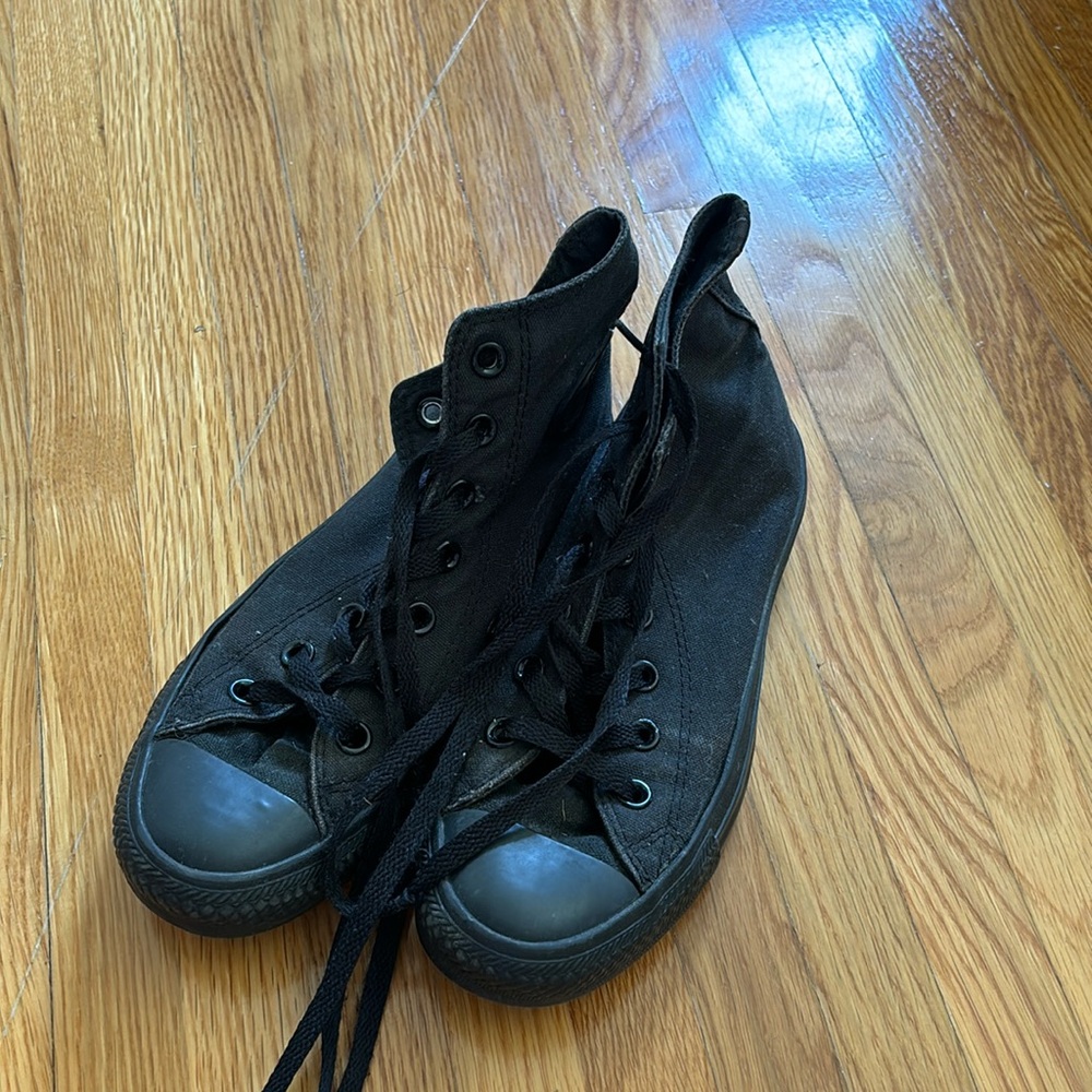 Women’s 6 all black converse